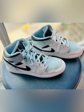 Jordan 1 Mid Light Blue&White w/ Black Swoosh (US Youth/Men:6.5, Women:8.5)
